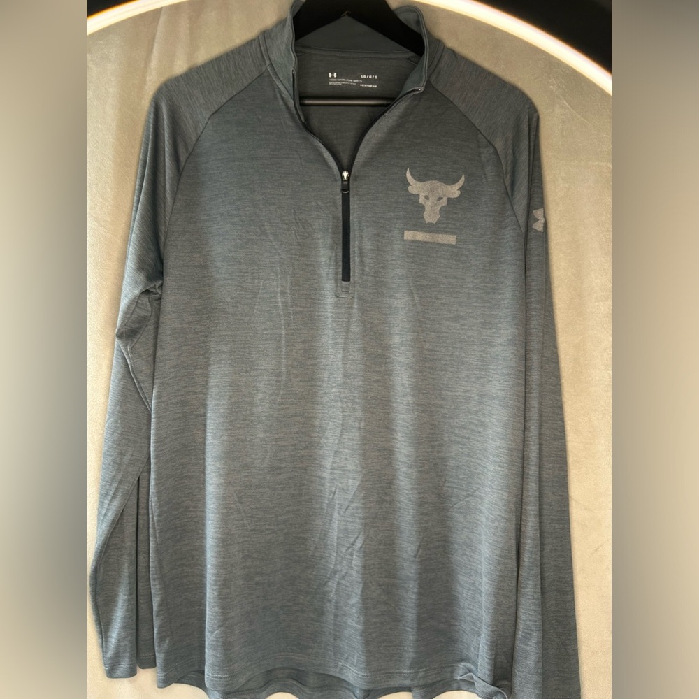 Under Armour light weight half zip, L